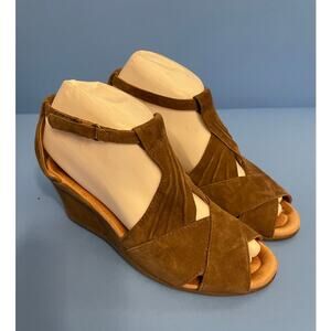 Earth Leather Wedge Ankle Strap Sandals size 7.5 B
